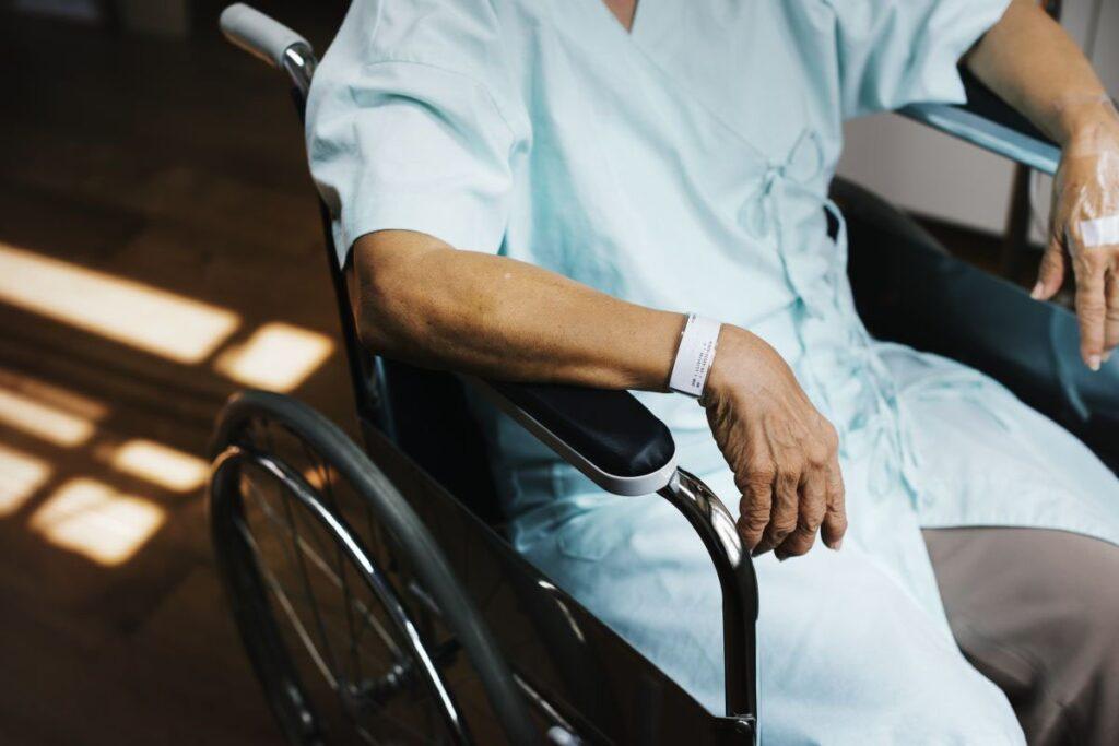 Paralyzed person left unattended in a wheelchair